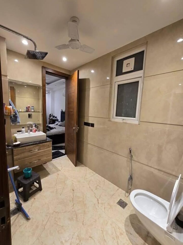 Bathroom, dlf-the-belvedere-park 4 Bedroom 2240 Sq.Ft. Apartment In Sector 24 Gurgaon 8519720