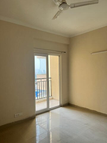 Room in 3.5 BHK Apartment at Paras Tierea, Sector 137 – for Rent