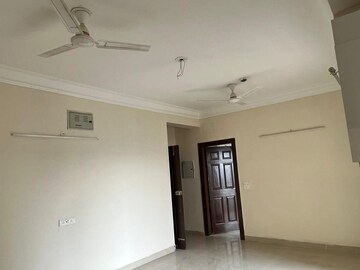 Room in 3.5 BHK Apartment at Paras Tierea, Sector 137 – for Rent