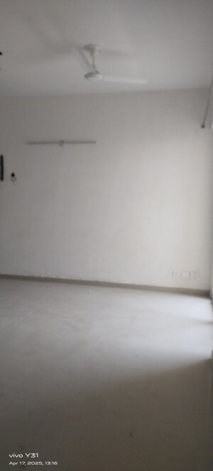 Room in 2 BHK Apartment at Mahagun Mywoods II, Sector 16c Greater Noida – for Sale