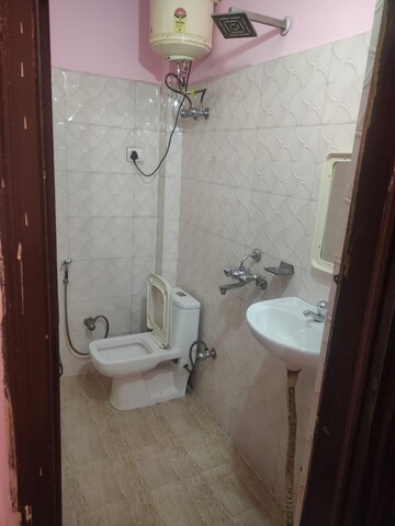 Attached Bathroom in 1 RK Builder Floor at SS 100, Sector 49 – for Rent