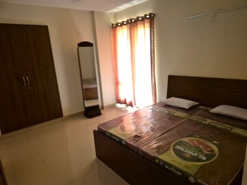 Room in 3.5 BHK Apartment at Paras Tierea, Sector 137 – for Rent