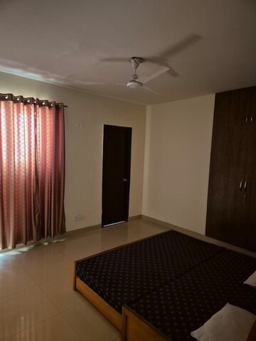 Room in 3.5 BHK Apartment at Paras Tierea, Sector 137 – for Rent