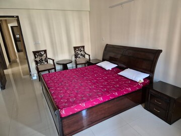 Room in 3.5 BHK Apartment at Paras Tierea, Sector 137 – for Rent