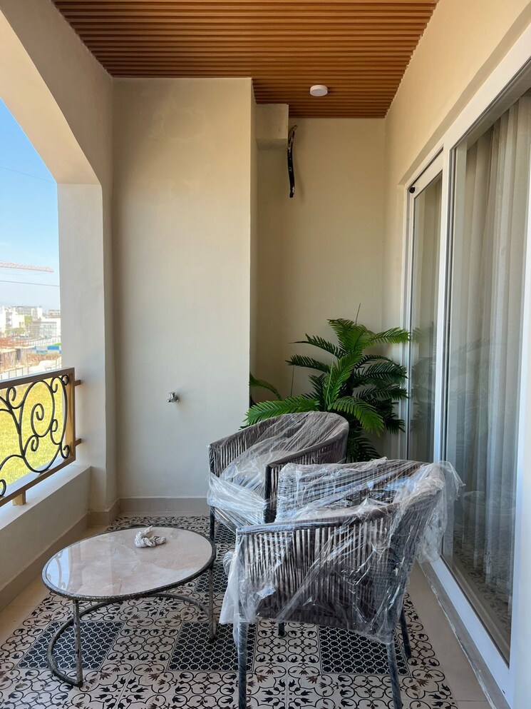 Balcony, kharar road 3 Bedroom 200 Sq.Yd. Apartment In Kharar Road Mohali 8520362