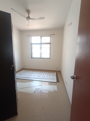 Room in 3 BHK Apartment at Mahagun Mywoods, Sector 16c Greater Noida – for Rent