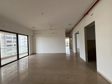 Room in 3.5 BHK Apartment at Sunteck Signia High, Borivali East – for Sale