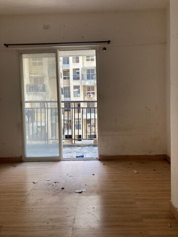 Room in 2 BHK Apartment at DB Realty Orchid Ozone, Dahisar East – for Sale