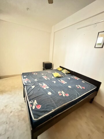 Room in 2 BHK Apartment at Breez Global Heights, Sohna Sector 33 – for Rent