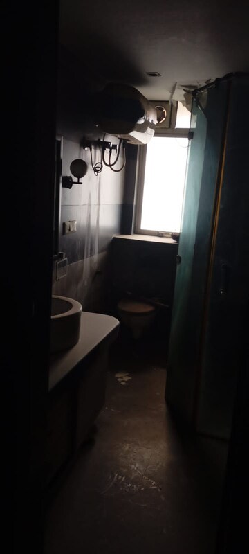 Bathroom in 2.5 BHK Apartment at Eldeco Utopia, Sector 93a – for Sale