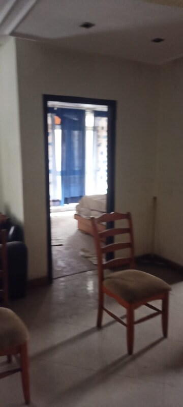 Living Room in 2.5 BHK Apartment at Eldeco Utopia, Sector 93a – for Sale