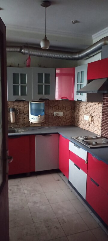 Kitchen in 2.5 BHK Apartment at Eldeco Utopia, Sector 93a – for Sale