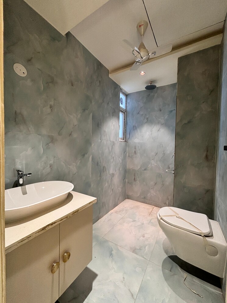 Bathroom, sector 85 3 Bedroom 250 Sq.Ft. Builder Floor In Sector 85 Faridabad 8520761