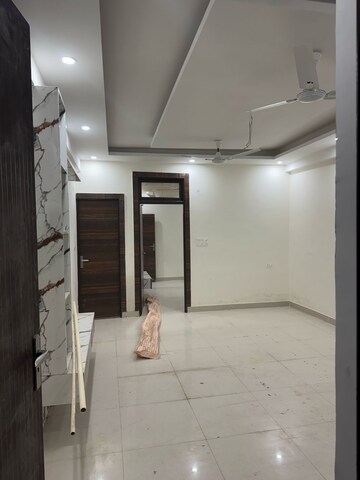 Living Room in 2 BHK Builder Floor at Lucky The Palm Valley, Sector 1 Greater Noida – for Rent