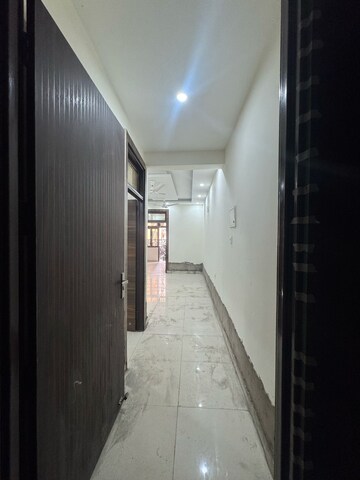 Room in 2 BHK Builder Floor at Lucky The Palm Valley, Sector 1 Greater Noida – for Rent