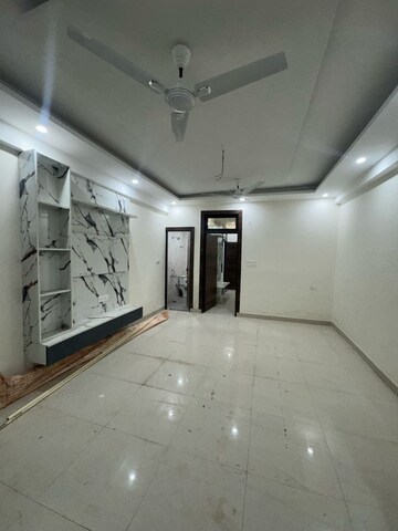 Living Room in 2 BHK Builder Floor at Lucky The Palm Valley, Sector 1 Greater Noida – for Rent
