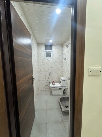 Bathroom in 2 BHK Builder Floor at Lucky The Palm Valley, Sector 1 Greater Noida – for Rent