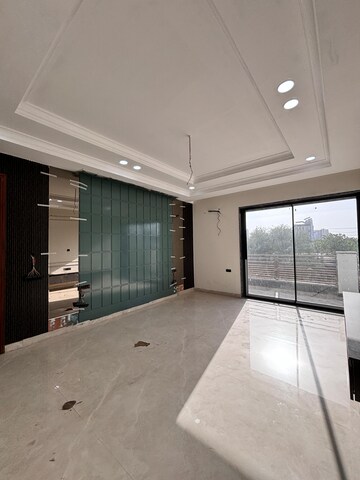 Room in 4 BHK Builder Floor at Sector 89 – for Sale