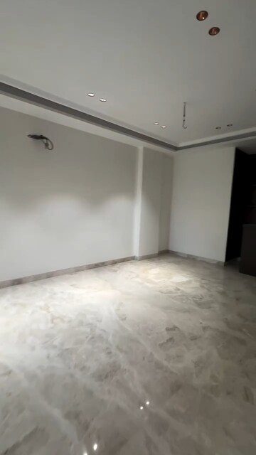 Room in 3 BHK Builder Floor at Paschim Vihar – for Sale