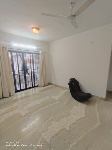 Room in 2 BHK Apartment at Prabhat Apartment, Prabhat Road – for Rent