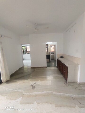 Room in 2 BHK Apartment at Prabhat Apartment, Prabhat Road – for Rent