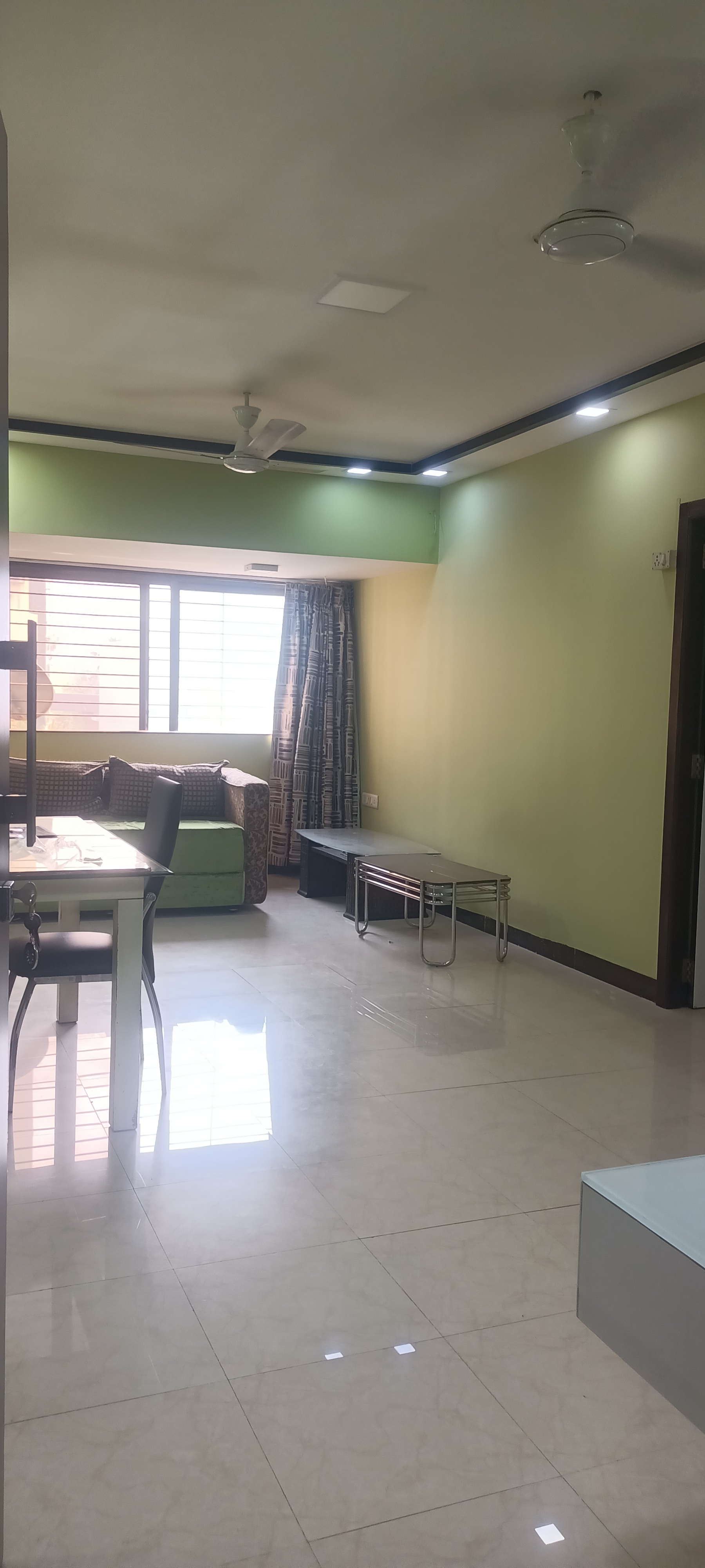 2 BHK 850 Sq.Ft. Apartment in Royal Classic Co Op Society