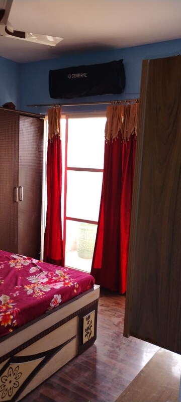 Room in 2.5 BHK Apartment at Logix Blossom County, Sector 137 – for Rent