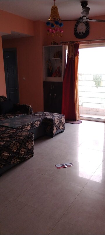 Room in 2.5 BHK Apartment at Logix Blossom County, Sector 137 – for Rent