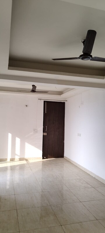 Room in 2 BHK Builder Floor at Arihant Arden, Sector 1 Greater Noida – for Rent