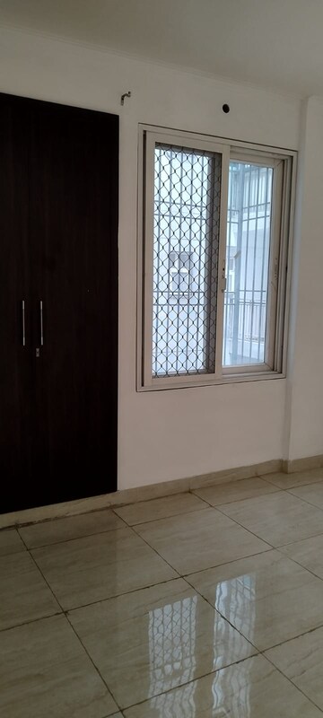 Room in 2 BHK Builder Floor at Arihant Arden, Sector 1 Greater Noida – for Rent