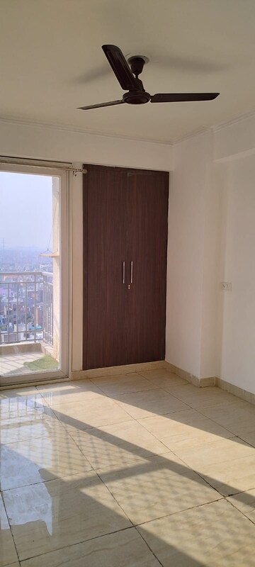 Room in 2 BHK Builder Floor at Arihant Arden, Sector 1 Greater Noida – for Rent