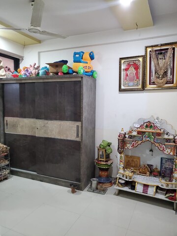 Room in 3 BHK Apartment at Nava Naroda – for Sale
