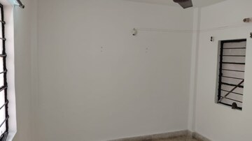 Room in 3 BHK Apartment at Radha Residency Pune, J M Road – for Rent