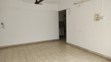 Room in 3 BHK Apartment at Radha Residency Pune, J M Road – for Rent