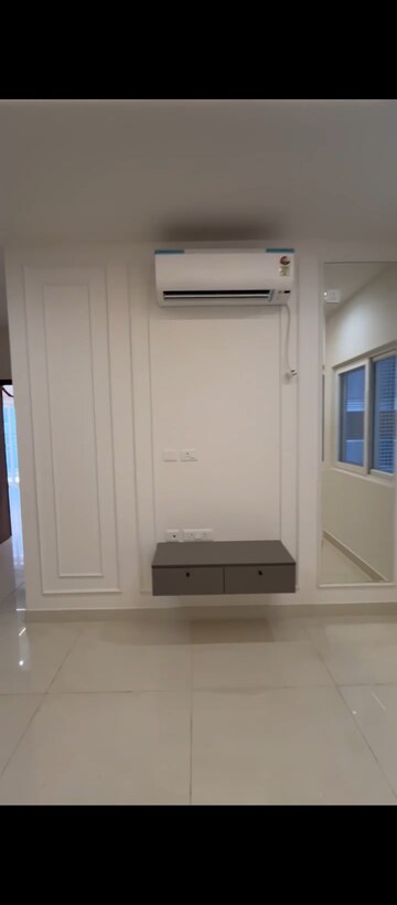 Room in 3.5 BHK Apartment at Prestige Tranquil, Kokapet – for Rent