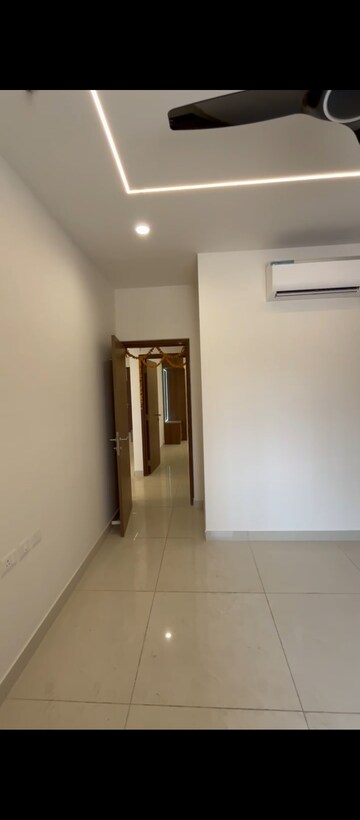 Room in 3.5 BHK Apartment at Prestige Tranquil, Kokapet – for Rent