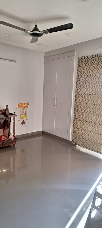 Room in 3.5 BHK Apartment at Logix Blossom County, Sector 137 – for Rent