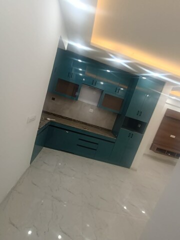 Room in 2 BHK Apartment at Pivotal Paradise, Sector 62 – for Rent