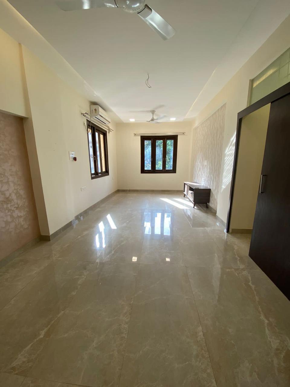 1.5 BHK 600 Sq.Ft. Apartment in Usha Sadan Apartment