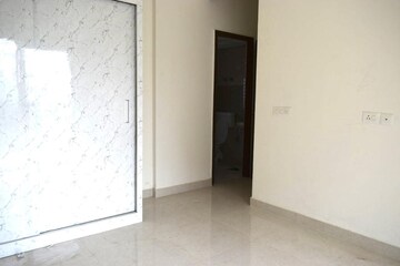 Room in 2 BHK Apartment at Signature Global Orchard Avenue, Sector 93 – for Rent