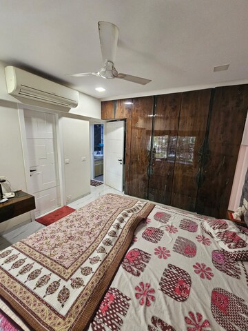 Bedroom in 4 BHK Apartment at Lokhandwala Complex Andheri – for Sale