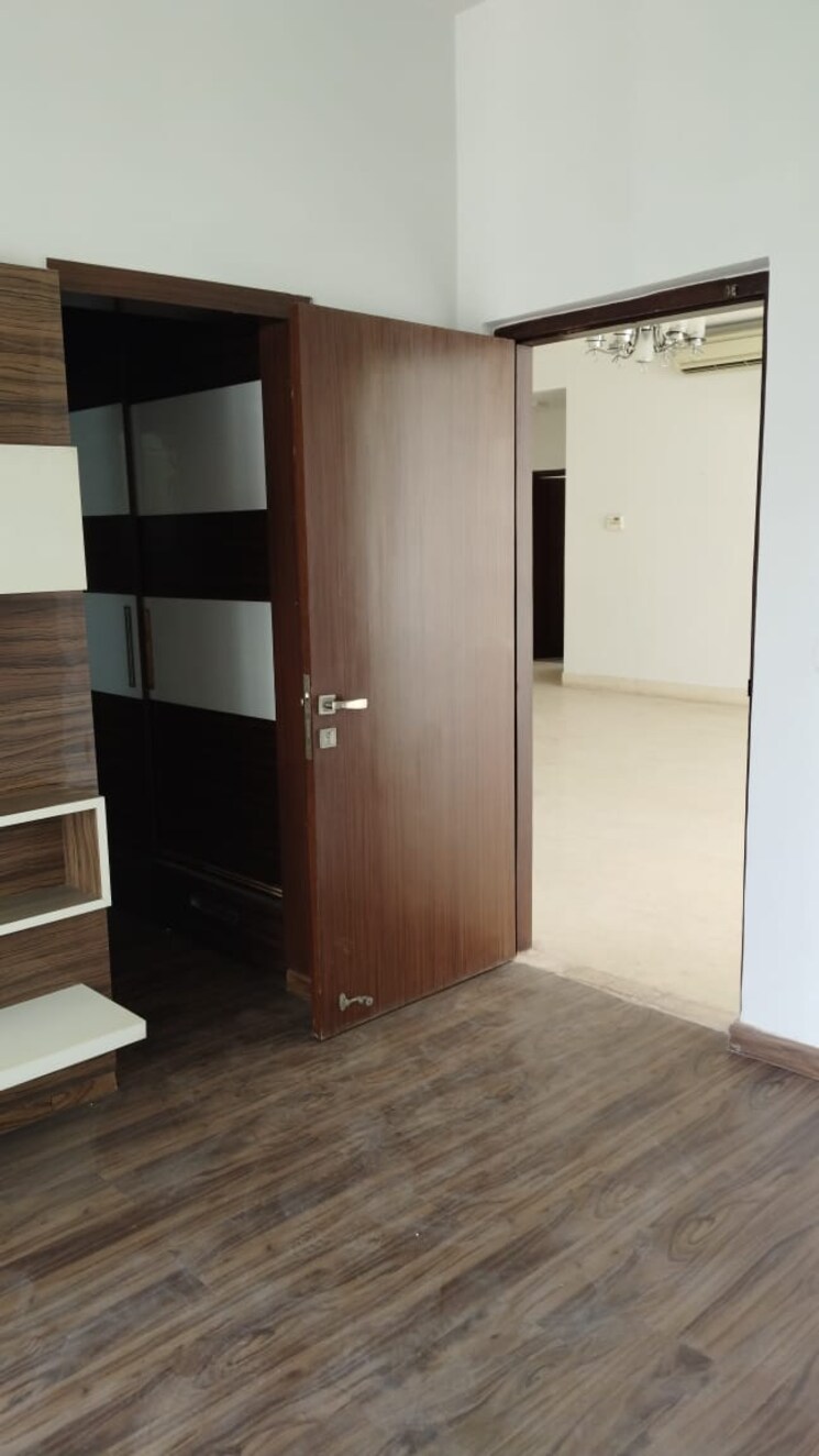 Room, emaar-the-palm-drive-the-sky-terraces 4 Bedroom 3625 Sq.Ft. Apartment In Sector 66 Gurgaon 8521324