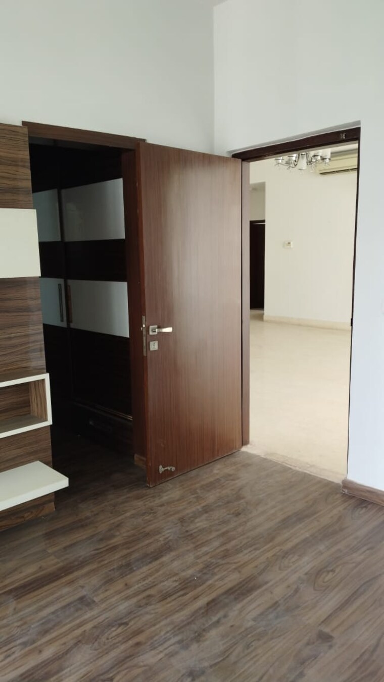 Room, emaar-the-palm-drive-the-sky-terraces 4 Bedroom 3625 Sq.Ft. Apartment In Sector 66 Gurgaon 8521324