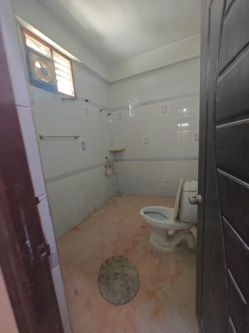 Bathroom in 4 BHK Apartment at Banjara Hills – for Rent