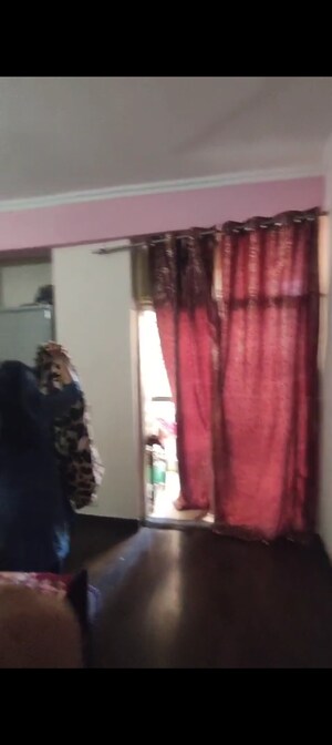 Room in 2 BHK Apartment at Mahagun Mascot, Sain Vihar – for Sale