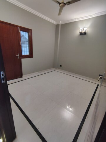 Bedroom in 3 BHK Apartment at Chittaranjan Park – for Rent