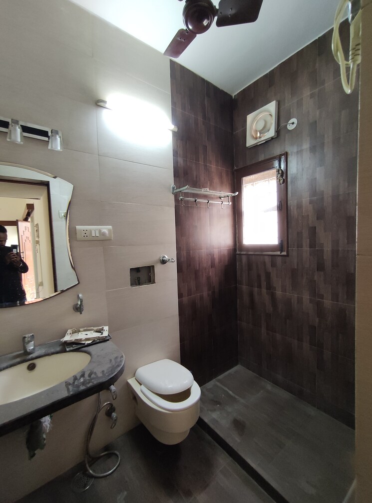 Bathroom, vasant kunj 2 Bedroom 1100 Sq.Ft. Apartment In Vasant Kunj Delhi 8521630