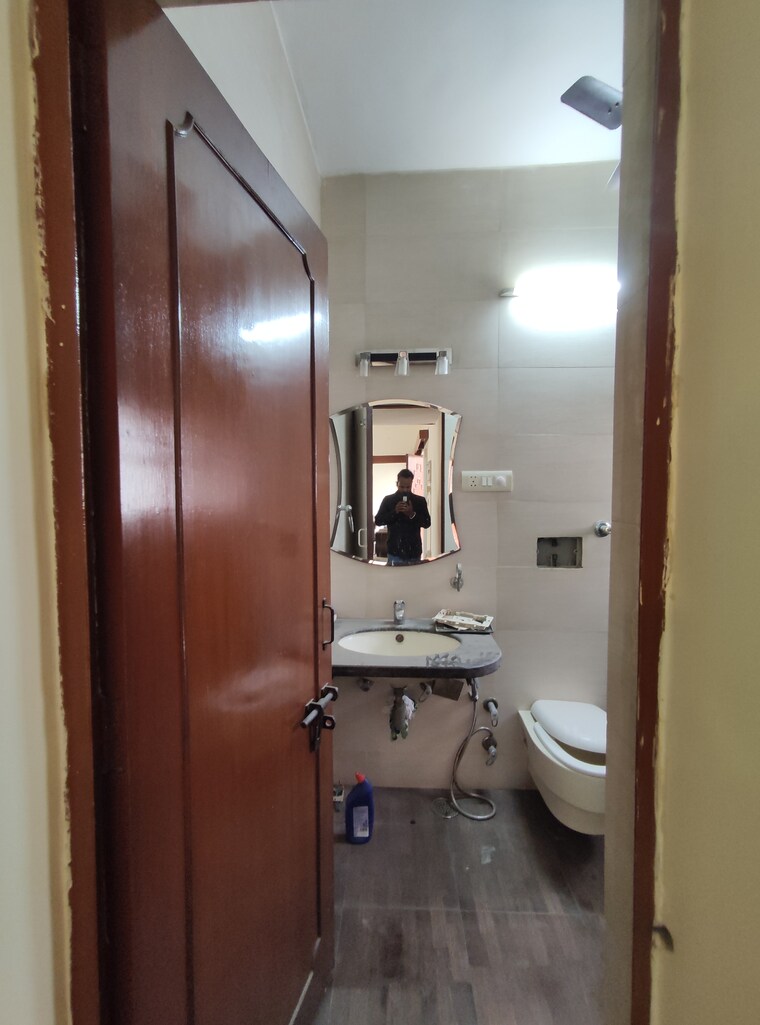 Attached Bathroom, vasant kunj 2 Bedroom 1100 Sq.Ft. Apartment In Vasant Kunj Delhi 8521630