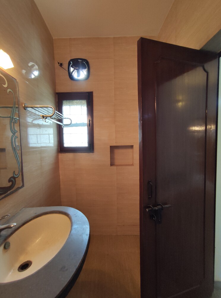 Bathroom, vasant kunj 2 Bedroom 1100 Sq.Ft. Apartment In Vasant Kunj Delhi 8521630