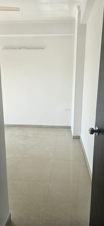 Room in 3 BHK Apartment at VVIP Addresses, Raj Nagar Extension – for Rent